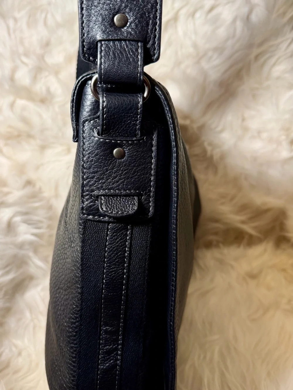 Levenger Black Leather Messenger Bag -EUC